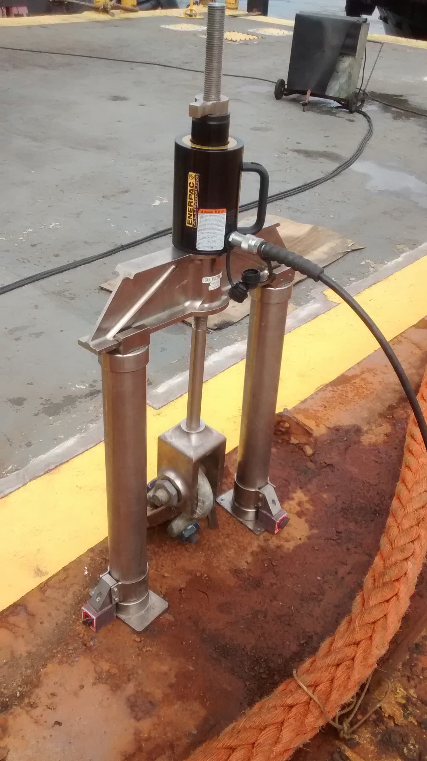 Teste de carga em olhais